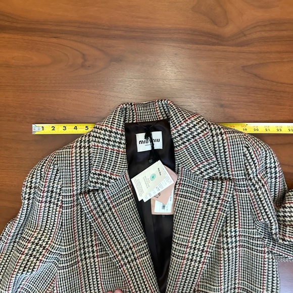 Miu Miu Single-Breasted Tartan coat cut for a oversized fit Lapel collar size 40 - Picture 12 of 16